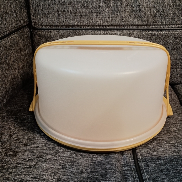Vintage Tupperware Round Cake Carrier - Picture 1 of 15